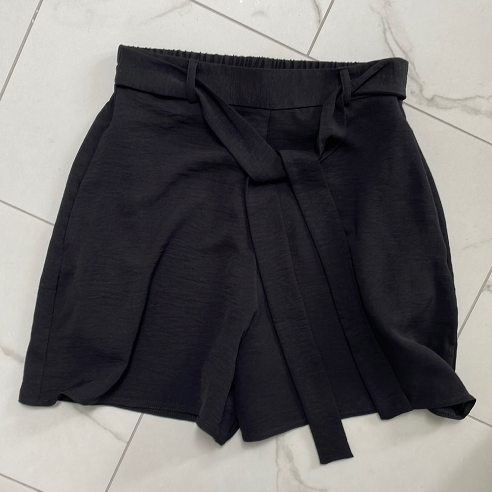 Zara like new black shorts!